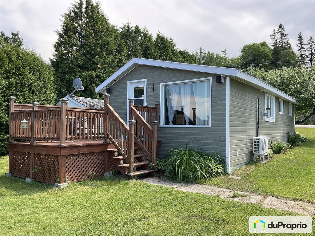 $299,000 - Cottage for sale in Chambord — photo 1