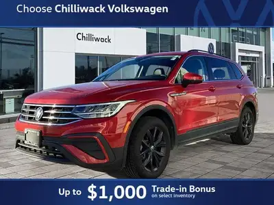 This Volkswagen Tiguan boasts a Intercooled Turbo Regular Unleaded I-4 2.0 L/121 engine powering thi...