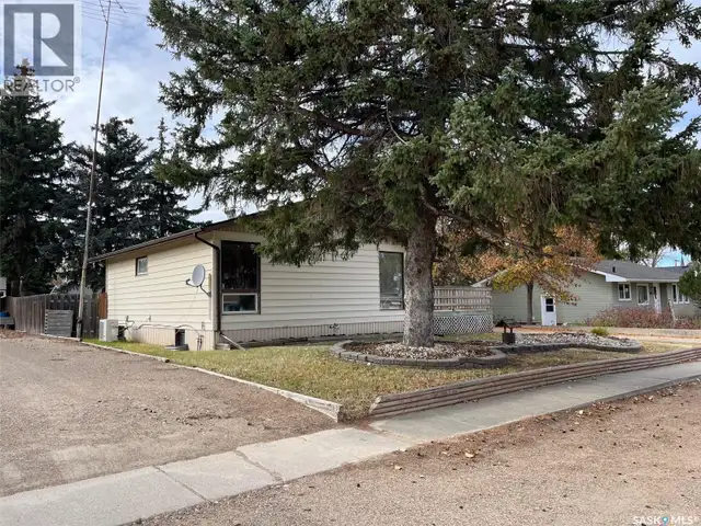 522 1st STREET E Lafleche, Saskatchewan in Houses for Sale in Moose Jaw - Image 3