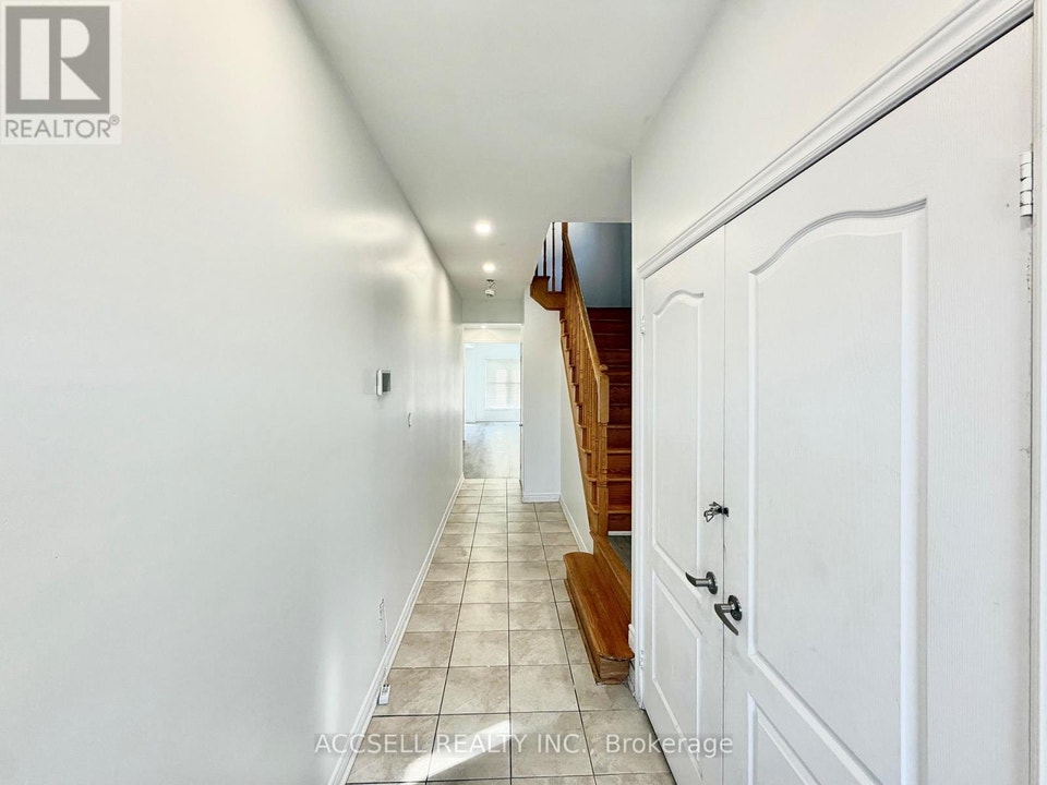 43 BANBRIDGE CRESCENT Brampton (Credit Valley), Ontario 3