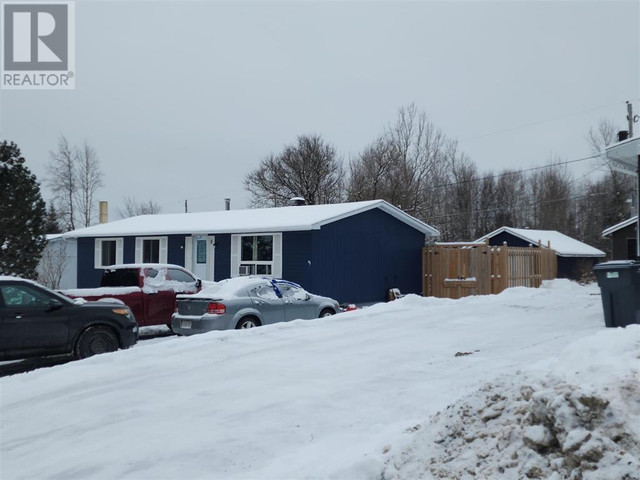 8 Partridge AVE Manitouwadge, Ontario in Houses for Sale in Thunder Bay - Image 4