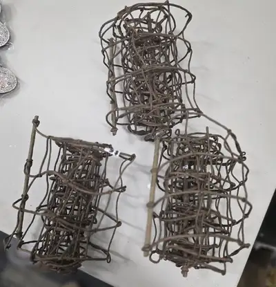 Add a unique, vintage touch to your home, garden, or craft projects with this set of handcrafted wir...