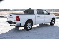 WHEELS: 18 X 8 ALUMINUM (STD),ENGINE: 3.6L PENTASTAR VVT V6 W/ETORQUE (STD),GVWR: 3 129 KGS (6 900 L... (image 3)