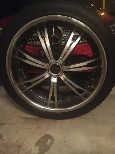 Selling complete set of 4 - 22 inch original Avarus Savini black/chrome rims on directional Toyo Pro...