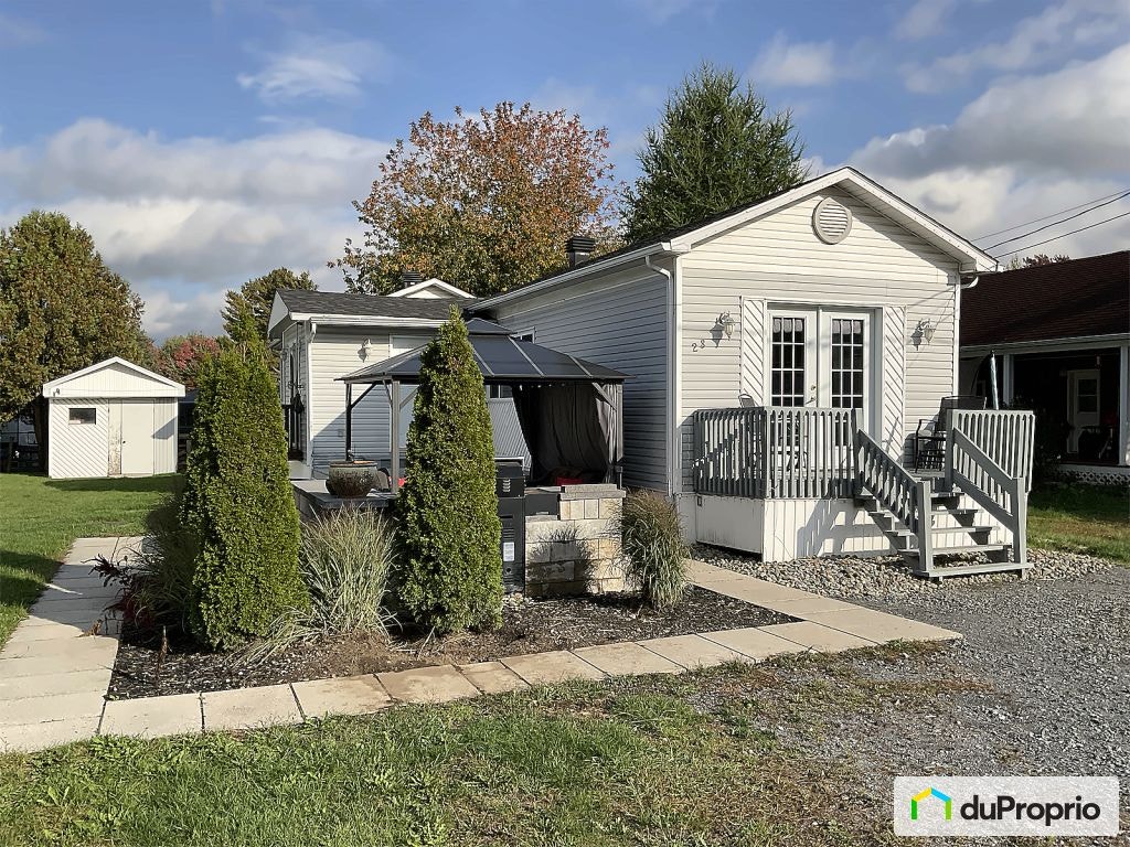 $239,900 - Mobile home for sale in Granby — photo 1