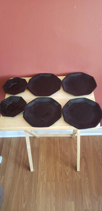6 black plates sold together.  I was to use them for servers or