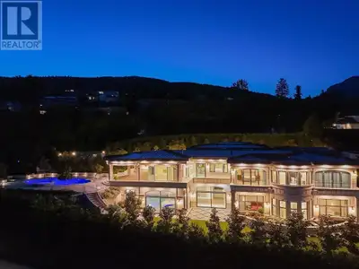 WELCOME to 839 Eyremount Drive, located in West Vancouver´s prestigious British Properties. This 12,...