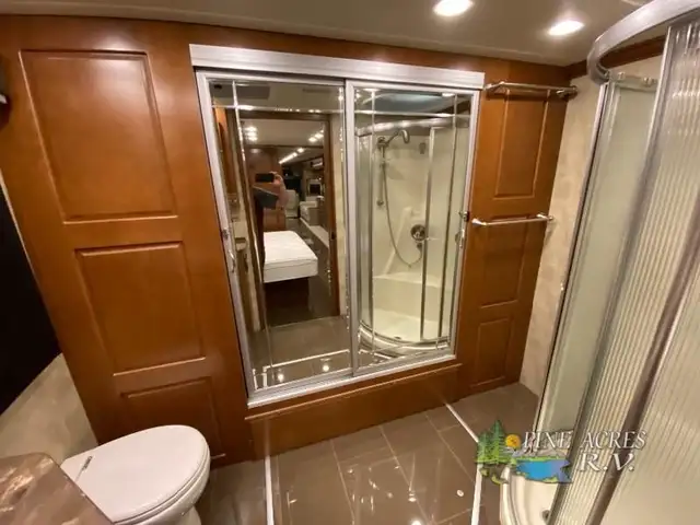 2015 Fleetwood RV Providence 42M only 027,446 Miles in RVs & Motorhomes in Moncton - Image 26