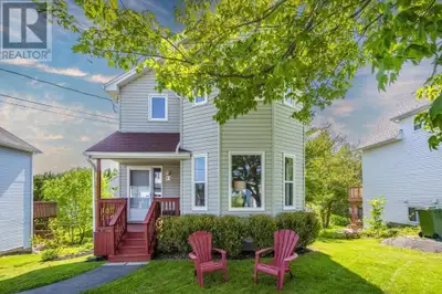 Welcome to 21 Antares Court in Dartmoutha charming family home nestled in a quiet, friendly neighbou...