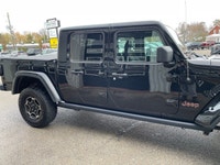 2023 Jeep Gladiator Mojave 4x4 with the 3.6L V6, automatic transmission, and only 44,003kms! Clean h... (image 4)