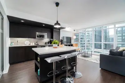 Downtown Condo with CN Tower & Lake Views