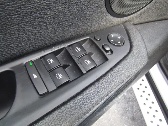 2009 BMW X5 XDrive30i ,7 Pass, Pano, Leather, Memory, Alloy, *Ce in Cars & Trucks in Mississauga / Peel Region - Image 17