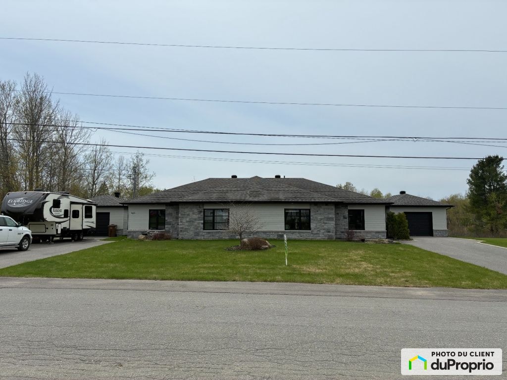 $621,000 - Duplex for sale in Shawinigan (Shawinigan) — photo 1