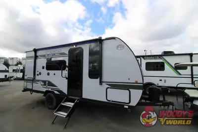 MVSA #40458 ALL TYPES OF CREDIT ACCEPTED Specifications and Features: Exterior Length: 23 ft 9 in Ex...