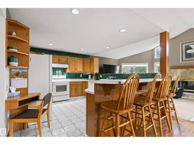11139 157 AV NW Edmonton, Alberta in Houses for Sale in St. Albert - Image 6
