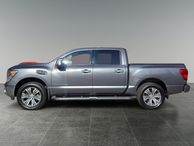 2017 Nissan Titan 4WD Crew Cab SL V8 5.6 Backup Camera Bluetooth in Cars & Trucks in Calgary - Image 2