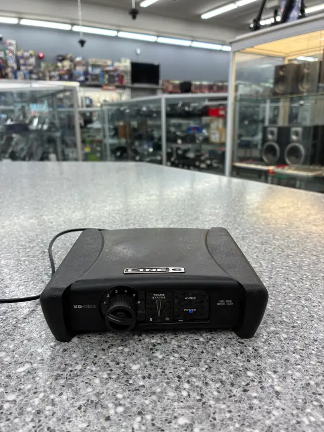 Line 6 XD-V30 Wireless Transmitter & Receiver in Pro Audio & Recording Equipment in City of Toronto - Image 4
