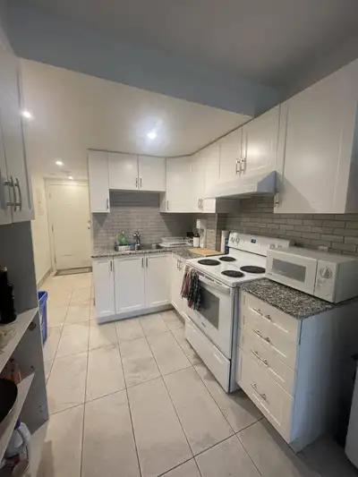 Studio entièrement rénové à louer près du métro Jarry Disponible pour juin 2026 Charmant studio comp...