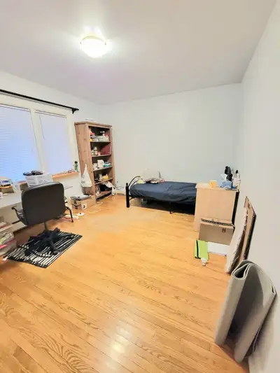 Large specious private room for rental. close UTM, can arrive in UTM by one bus in a few mins. Close...