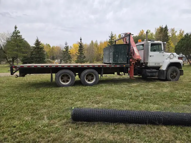 1990 Ford T/A Day Cab Picker Truck L8000 in Heavy Trucks in Calgary - Image 7