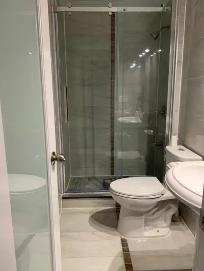 Dixie and Williamparksway Private room for rent Located in the L section of Brampton walking distanc...