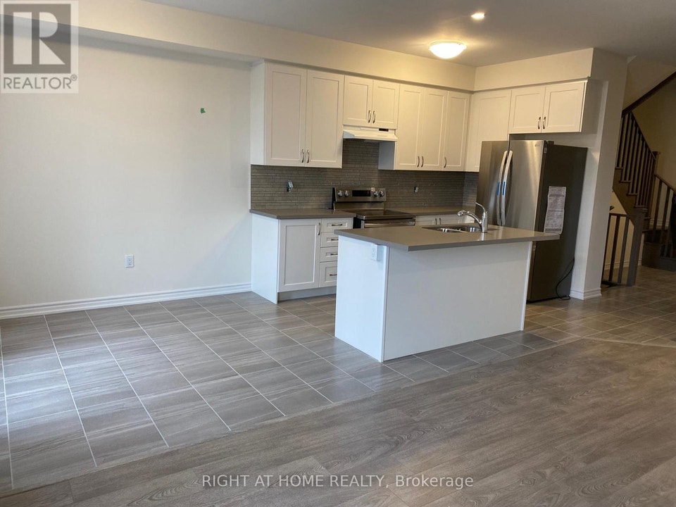 2250 GRAINGER LOOP Innisfil (Alcona), Ontario 4