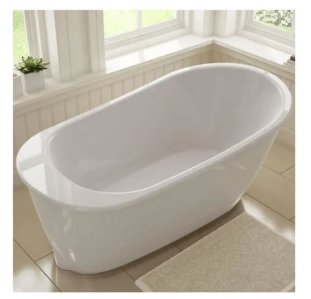 Bathtub - freestanding in Plumbing, Sinks, Toilets & Showers in Sudbury