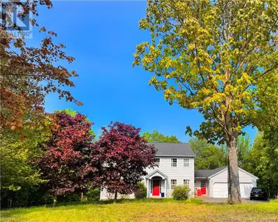NESTLED on a large PRIVATE and treed lot in the heart of the highly sought after Woodleigh Park, thi...