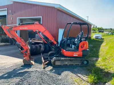 2021 kx040-4 excavator low hours 720, cokes with hydraulic thumb, straight blade , 36” ditching buck...