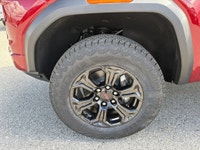 Welcome to Murray Buick GMC - Penticton Our 2025 GMC Canyon Elevation Crew Cab 4X4 is ready for acti... (image 3)