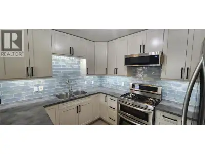 The NEW Kitchen is finished!! Spacious home in the Valmar neighbourhood! This 7 bedroom, 3 bathroom...