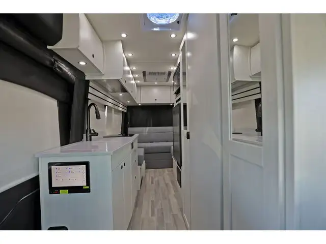 2026 Pleasure-Way Ontour Ontour 2.2 AWD ! Classe B NEUF 2026 in Travel Trailers & Campers in Laval / North Shore - Image 5