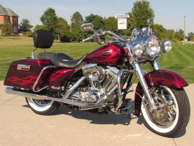 2002 Harley-Davidson FLHRSE - CVO Road King in Sport Touring in Leamington - Image 3