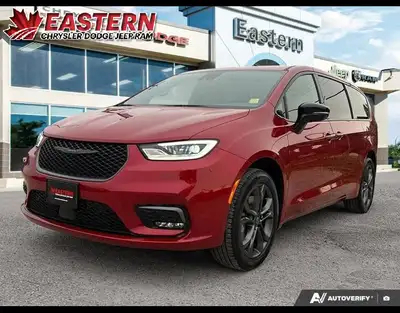 This Chrysler Pacifica has a trusty Regular Unleaded V-6 3.6 L/220 engine powering this Automatic tr...