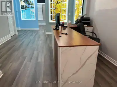 Curtain retail biz in prime Oakville commercial area. Approx. 1,500 sf of modern, newly reno'd space...