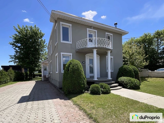 $690,000 - Duplex for sale in Drummondville (Drummondville) — photo 1