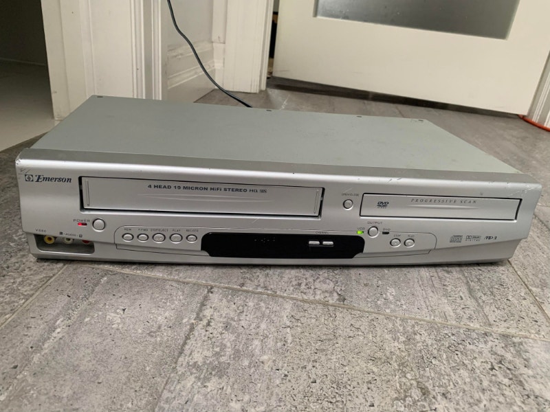 EMERSON EWD2202 VCR VHS VIDEO PLAYER VCR DOES NOT WORK Video & TV