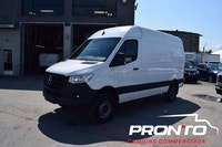 Mercedes Sprinter 2020 3 passagers ** Diesel ** 4X4 ** Toit Haut ** 144WB ** Camera de recul ** AC *... (image 2)