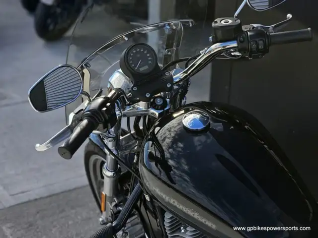 2018 Harley-Davidson Sportster XL883L Superlow in Sport Touring in Oshawa / Durham Region - Image 16