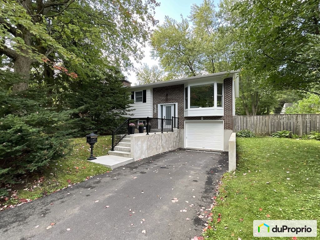 $738,500 - Bungalow for sale in Otterburn Park — photo 1