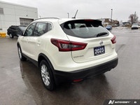 Recent Arrival! New Price! Pearl White 2023 Nissan Qashqai SV AWD CVT with Xtronic 2.0L DOHC APPLE C... (image 3)