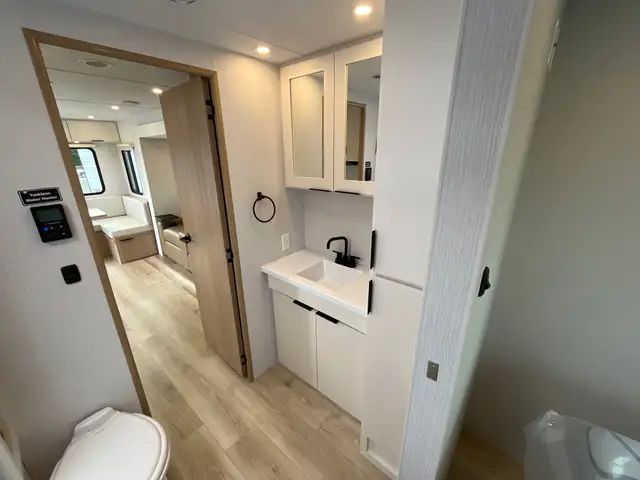 2026 Winnebago THRIVE in Travel Trailers & Campers in Terrace - Image 13