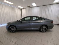 This 2025 Volkswagen Jetta Comfortline is a smart choice for drivers who want modern efficiency, eve... (image 4)