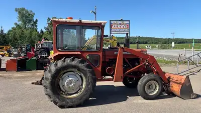 tracteur Allis chalmer D17, 1963, diesel 6 cyl. de 61hp avec 6828 heures, transmission 8 vitesses av...