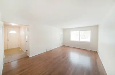 # of Bedrooms: 3 Square Feet: 1050