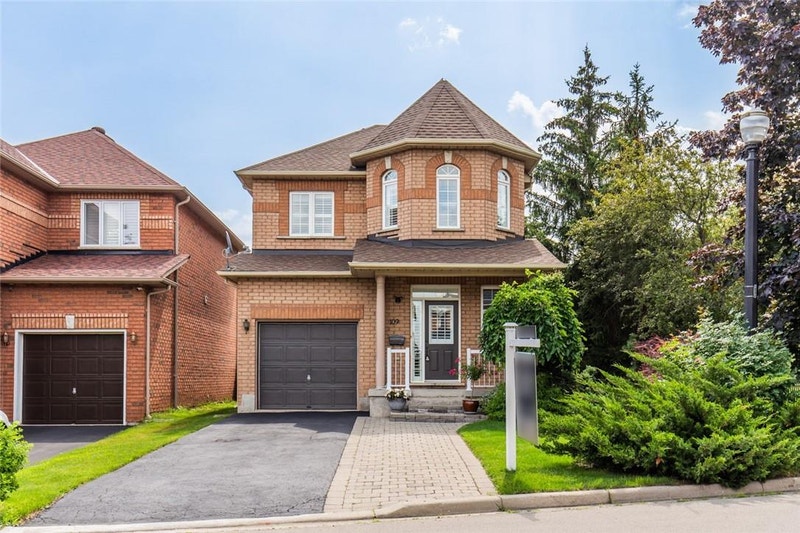 109 Peachwood Crescent Stoney Creek, Ontario Houses for Sale