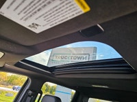 2022 Chevrolet Silverado 1500 High Country 4WD Crew Cab with 65,975 km! Clean history with no accide... (image 9)