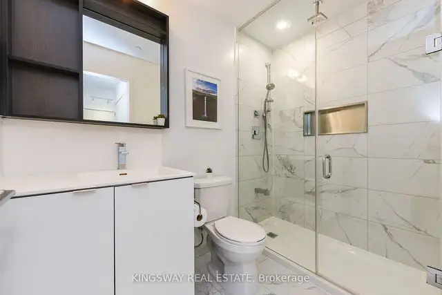 Sun-filled, high-floor 1+1 bed, 1-bath condo in Condos for Sale in Mississauga / Peel Region - Image 11