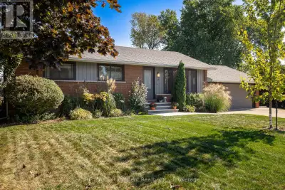 Fantastic Fully Landscaped Family Friendly bungalow in the beautiful town of Tillsonburg! This is yo...