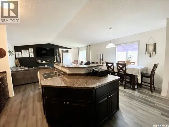 114 3 STREET E Carnduff, Saskatchewan in Houses for Sale in Regina - Image 9